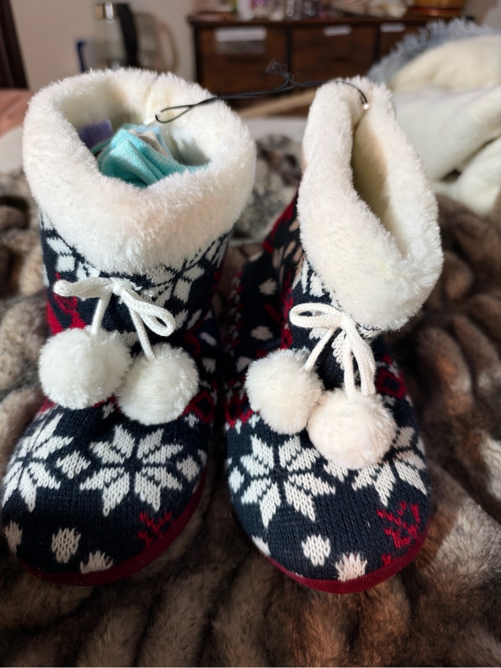Levi's Kids Navy, White & Red Pom-Pom Snowflake Slipper Boots & 6 pairs of socks